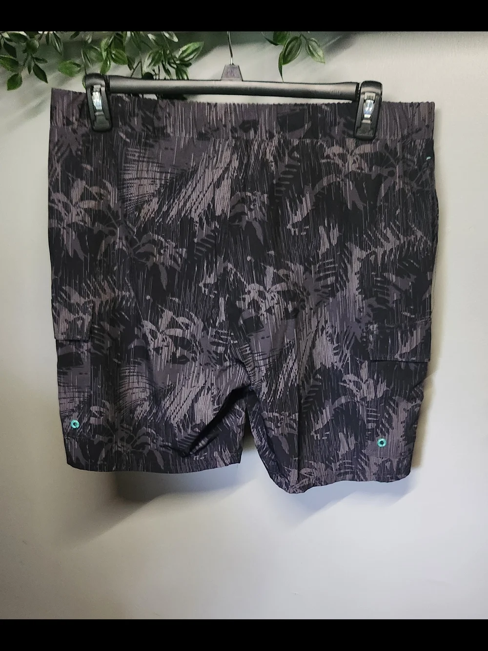 ZeroXposur No-Chafe Black & Charcoal Tropical Cargo Swim Shorts Men's Large